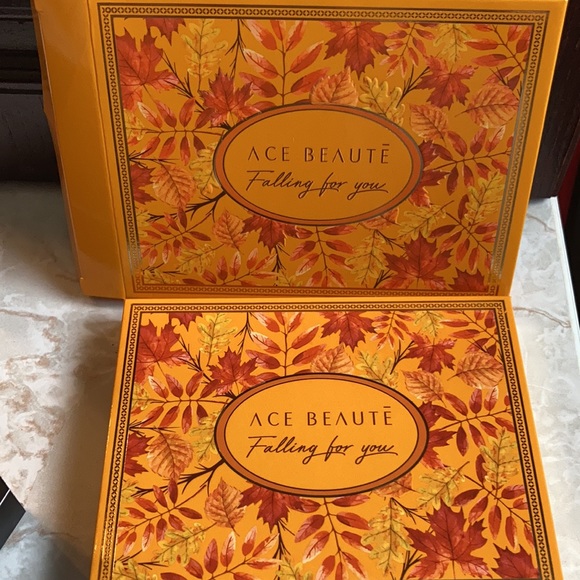 🌟Host Pick🌟 Ace beauté beauty falling for you eyeshadow palette - Brand new - Picture 2 of 4